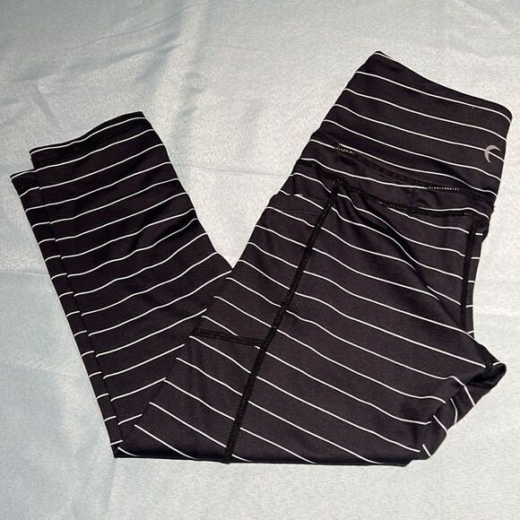 Zyia black stripe pocket light tight capris Size 2 C34 - Picture 11 of 11